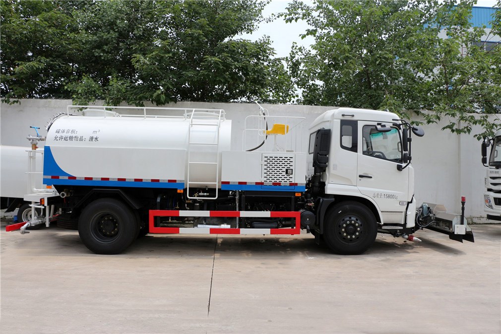 东风天锦清洗车